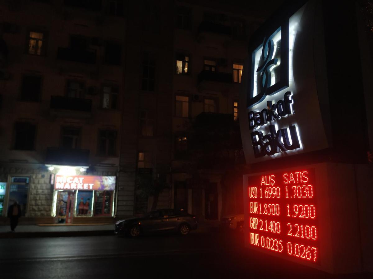 Between 28May Metro Station And National Boulevard Seaside Park Baku Exterior foto